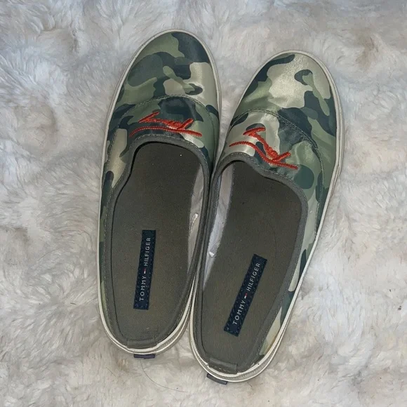 Tommy Hilfiger Army fatigue Shoes - Picture 3 of 7